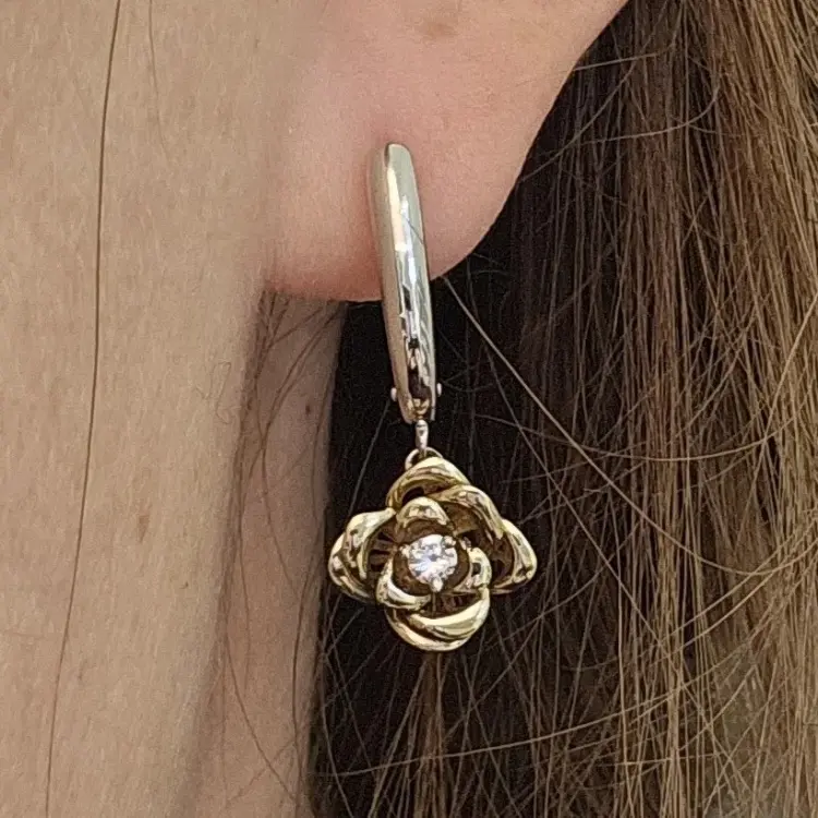 Серьги Deimantas 119986504 вес 5.09 г золото, бриллиант купить,NaN