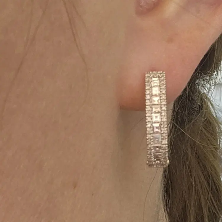 Серьги Deimantas 117311414 вес 5.53 г золото, бриллиант купить,NaN