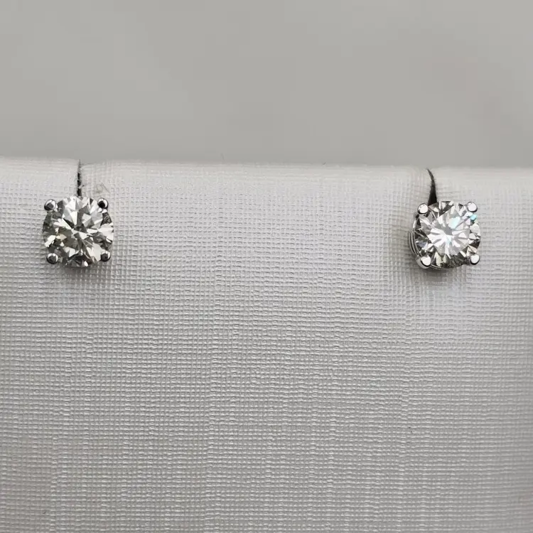Серьги Deimantas 116298619 вес 2.31 г золото, бриллиант купить,NaN