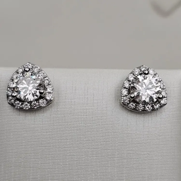 Серьги Deimantas 121711936 вес 3.79 г золото, бриллиант выращенный купить,NaN