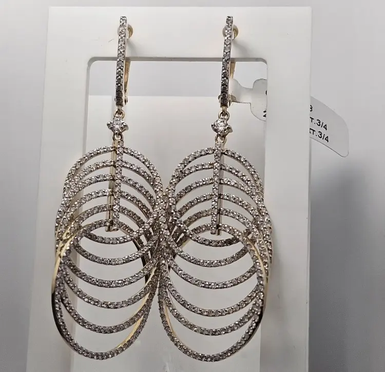 Серьги Deimantas 117310621 вес 18.49 г золото, бриллиант купить,NaN