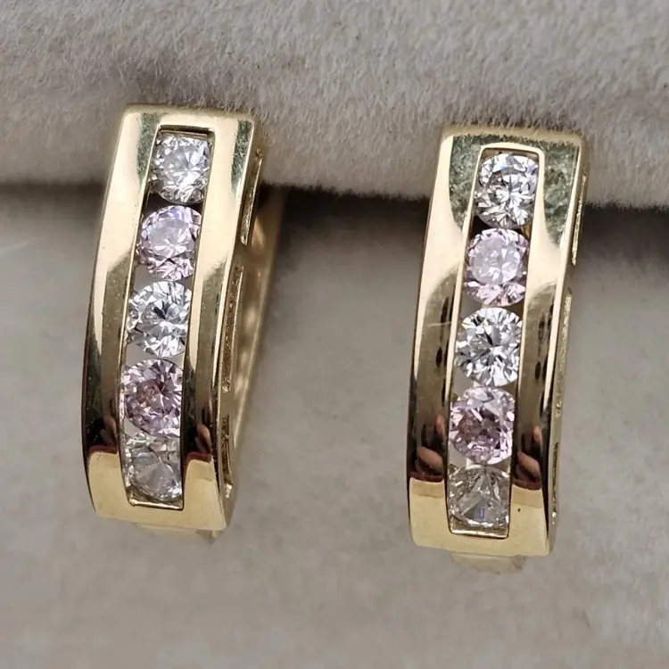 Серьги Deimantas 119850679 вес 1.47 г золото, фианит купить,NaN