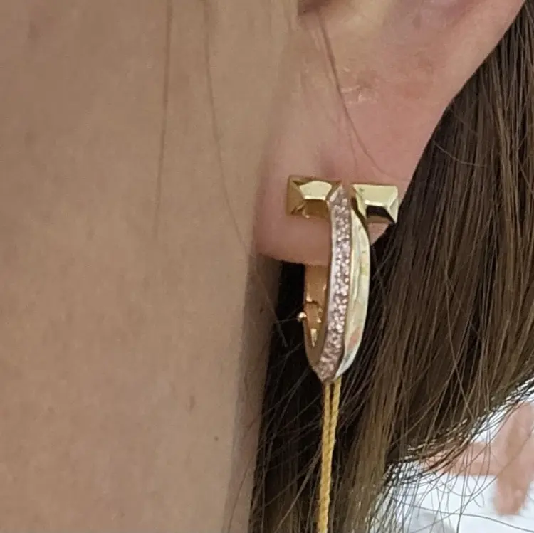 Серьги Deimantas 116265760 вес 5.97 г золото, бриллиант купить,NaN