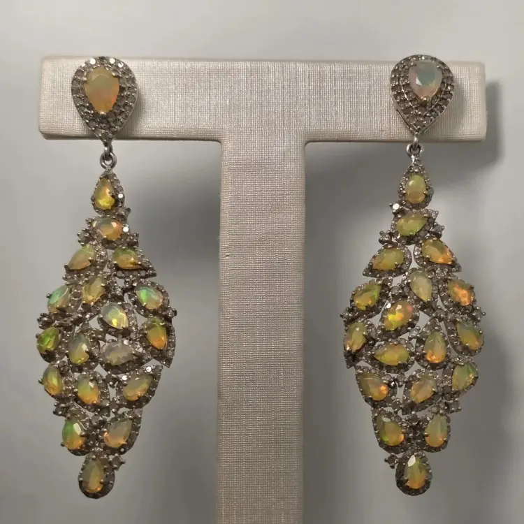Серьги Deimantas 122977200 вес 12.9 г серебро, бриллиант, опал купить,NaN