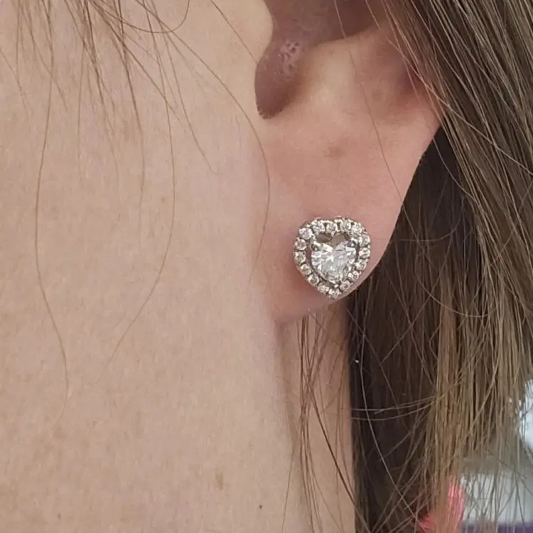 Серьги Deimantas 122602796 вес 2.69 г золото, бриллиант купить,NaN