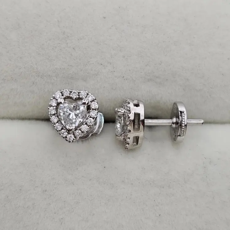 Серьги Deimantas 122602796 вес 2.69 г золото, бриллиант купить,NaN