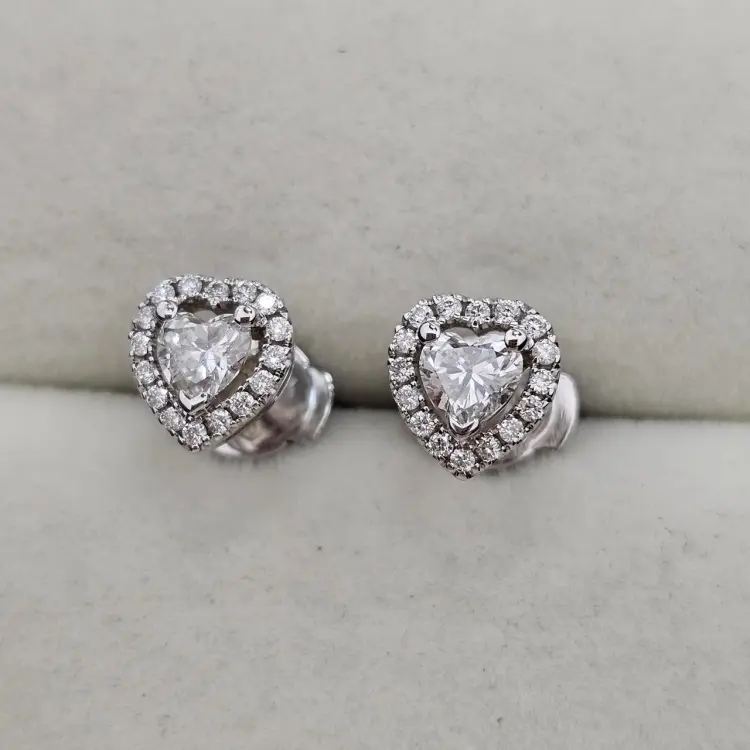 Серьги Deimantas 122602796 вес 2.69 г золото, бриллиант купить,NaN