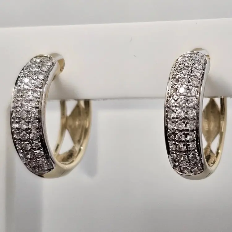 Серьги Deimantas 119591784 вес 4.53 г золото, бриллиант купить,NaN