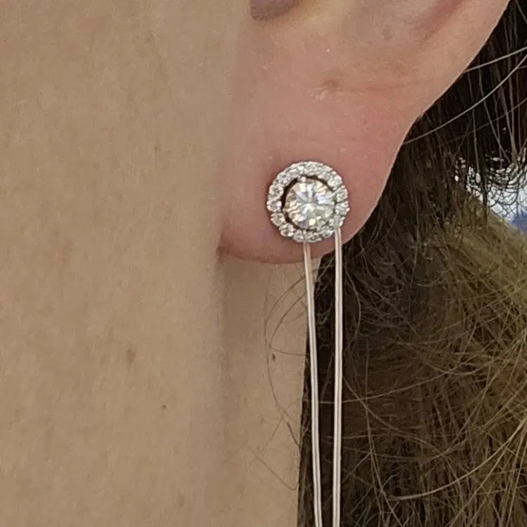 Серьги Deimantas 116298429 вес 3.3 г золото, бриллиант купить,NaN