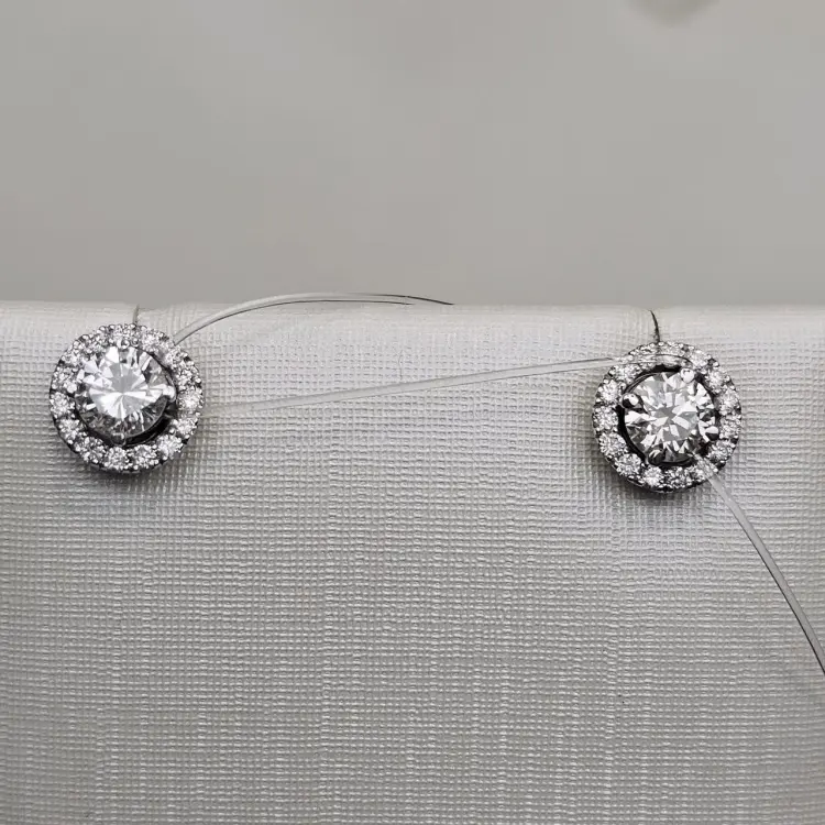 Серьги Deimantas 116298429 вес 3.3 г золото, бриллиант купить,NaN