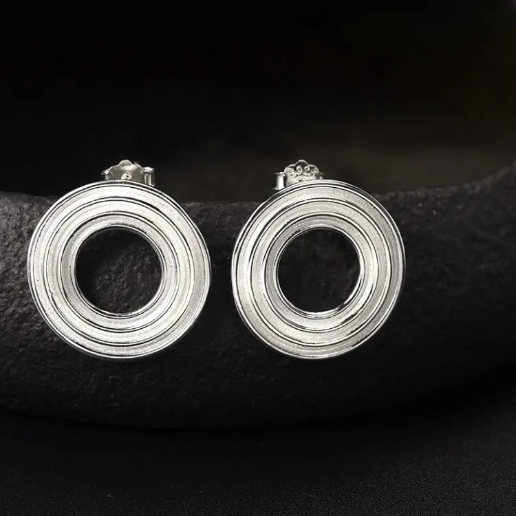 Серьги Deimantas 125346527 вес 4.58 г серебро, без вставок купить,NaN