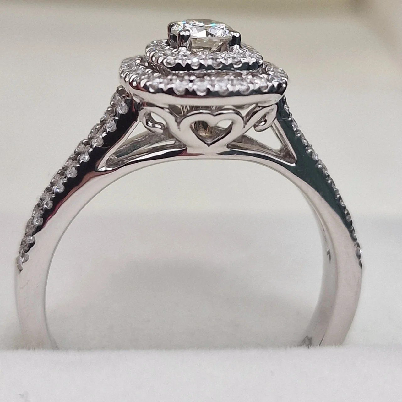 Кольцо Deimantas 112108152 17,5р 0,49ct 0,80ct. купить,NaN