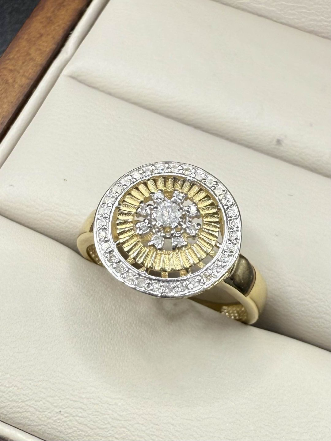 SharmStyle A680 вес 7.7 г золото, бриллиант купить,573950