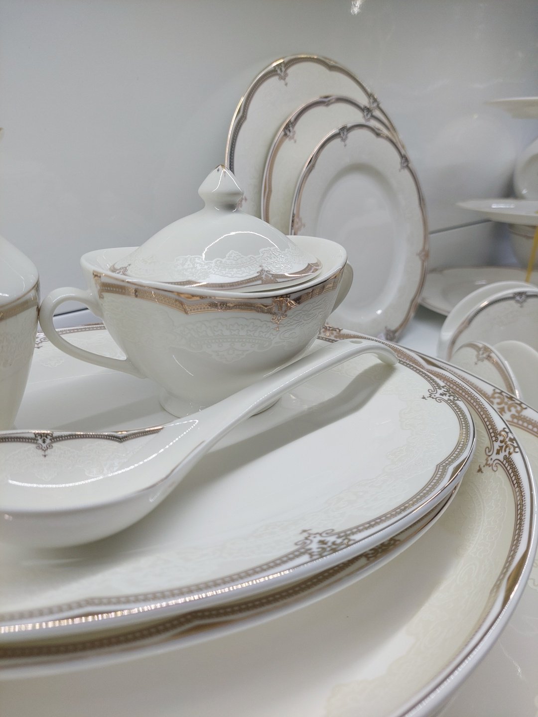 Сервиз на 12 персон Valentine , предметов: 110, чайно-столовый, фарфор - ForteMarket Сервиз на 12 персон Valentine , предметов: 110, чайно-столовый, фарфор купить,0