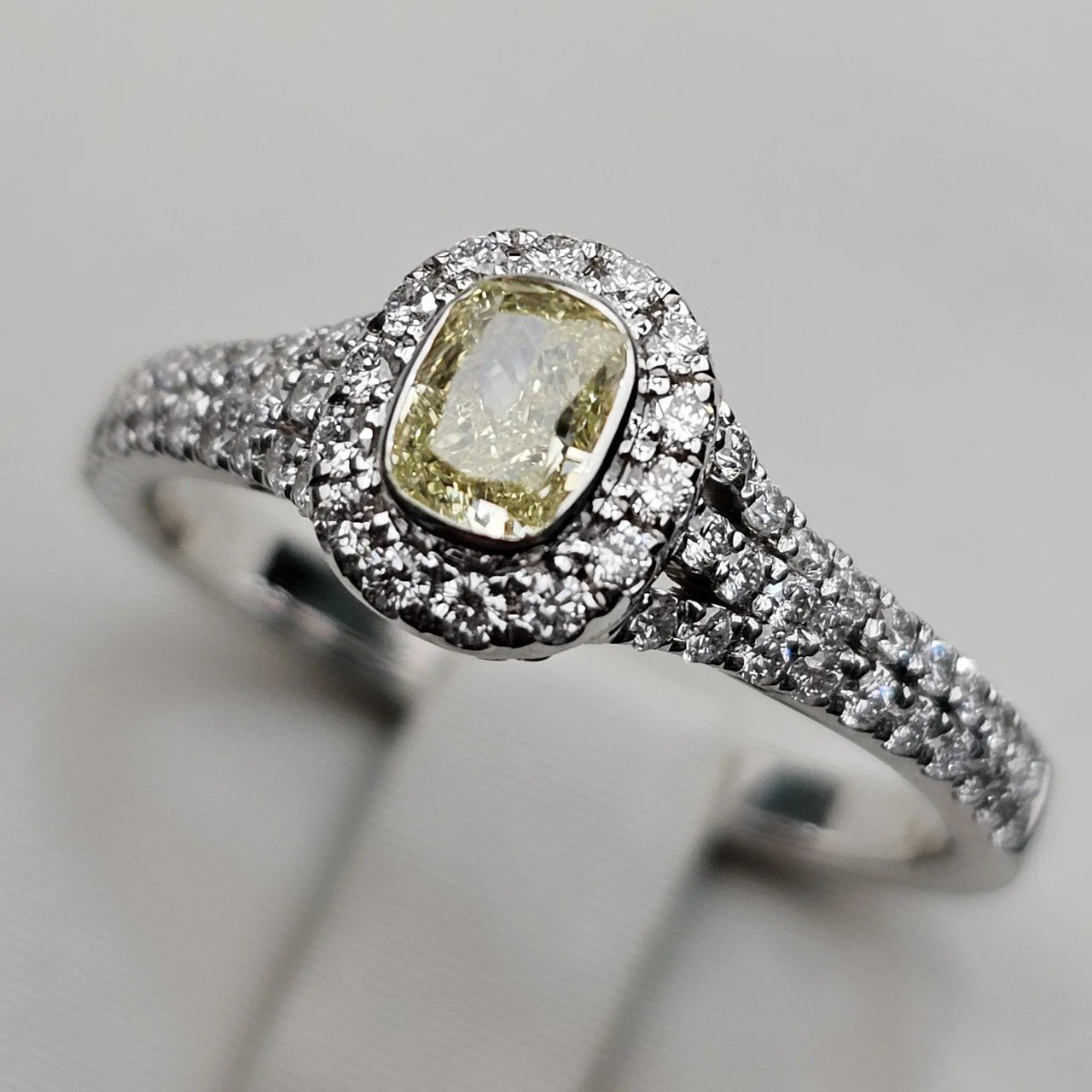 Кольцо Deimantas 112062630 18,5р 3,55гр 1,18ct. купить,NaN