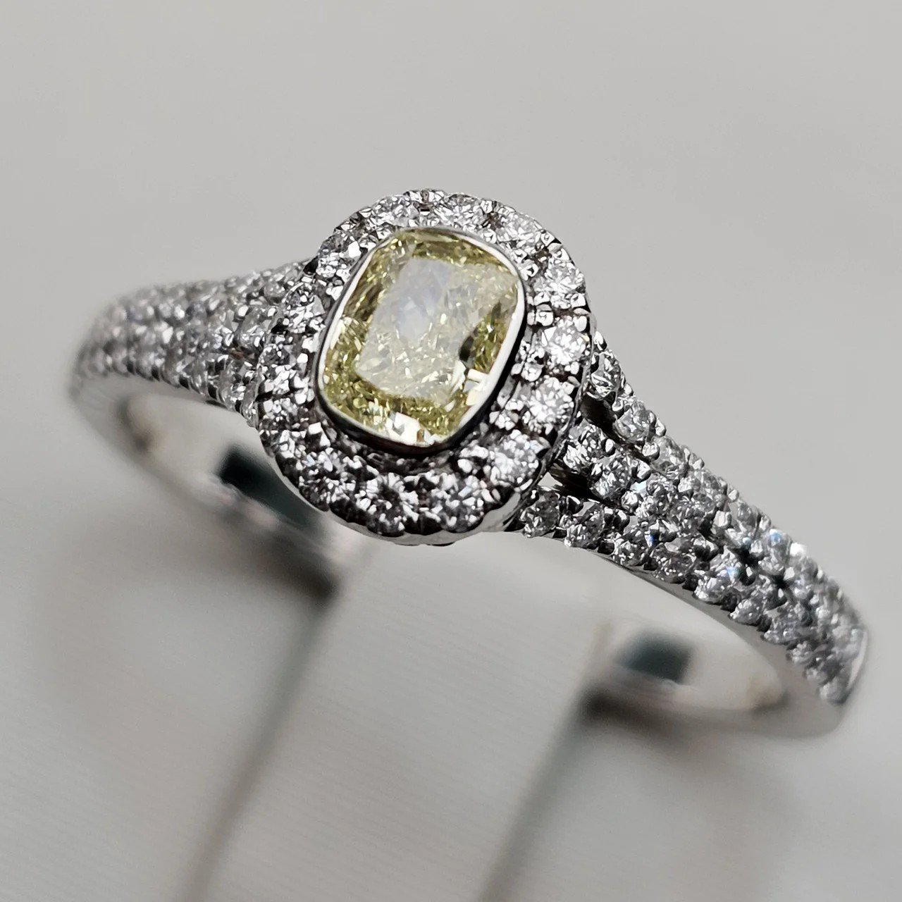 Кольцо Deimantas 112062630 18,5р 3,55гр 1,18ct. купить,NaN