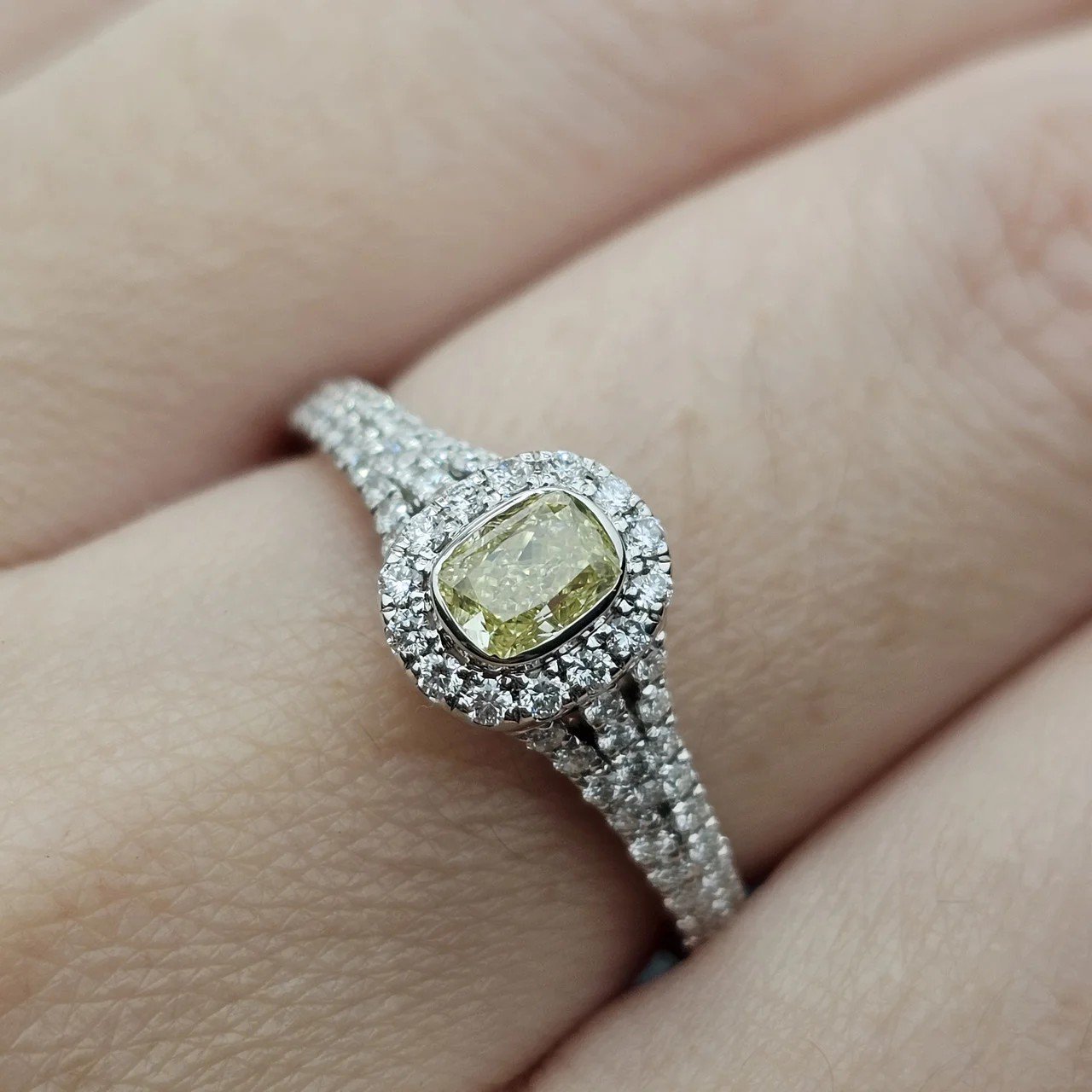 Кольцо Deimantas 112062630 18,5р 3,55гр 1,18ct. купить,NaN