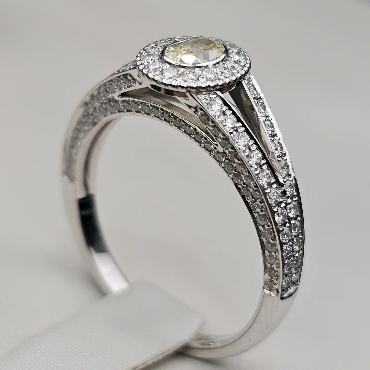 Кольцо Deimantas 112062318 18р 3,55гр 0,86ct. купить,NaN