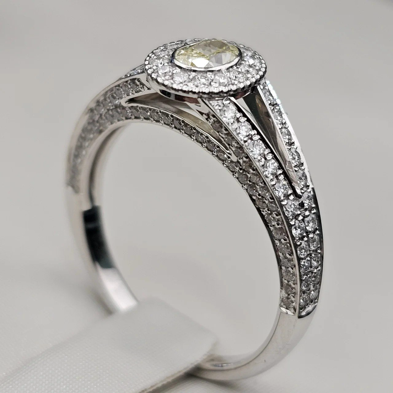 Кольцо Deimantas 112062318 18р 3,55гр 0,86ct. купить,NaN