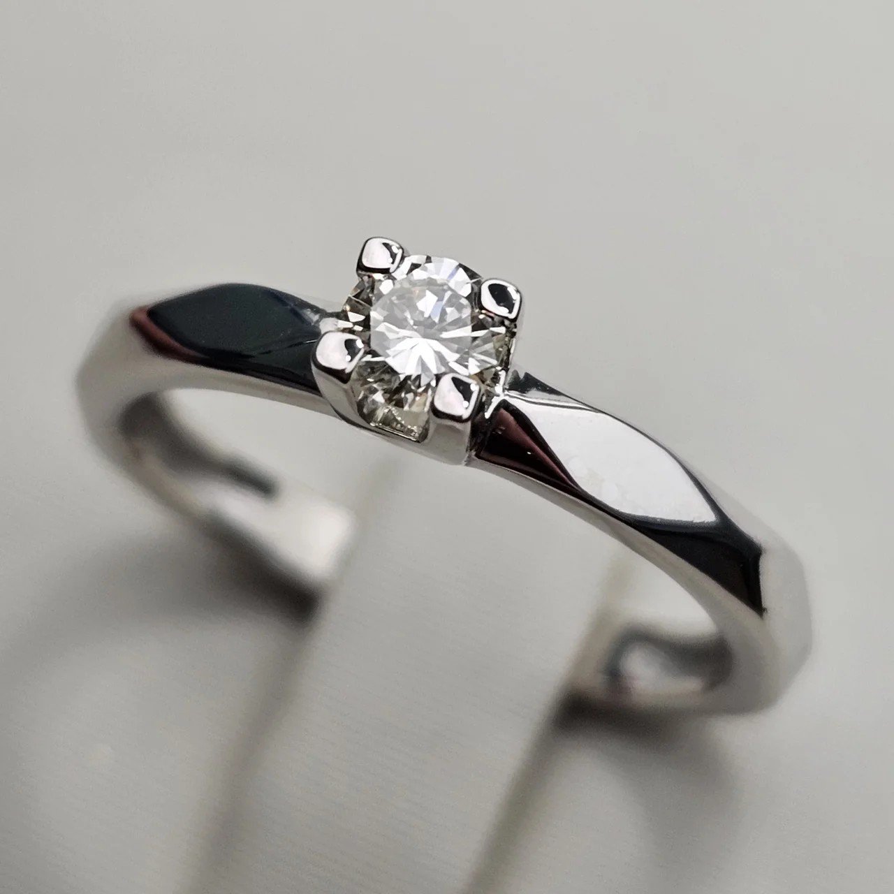 Кольцо Deimantas 112358775 17р 2,45гр 0,2ct. купить,NaN