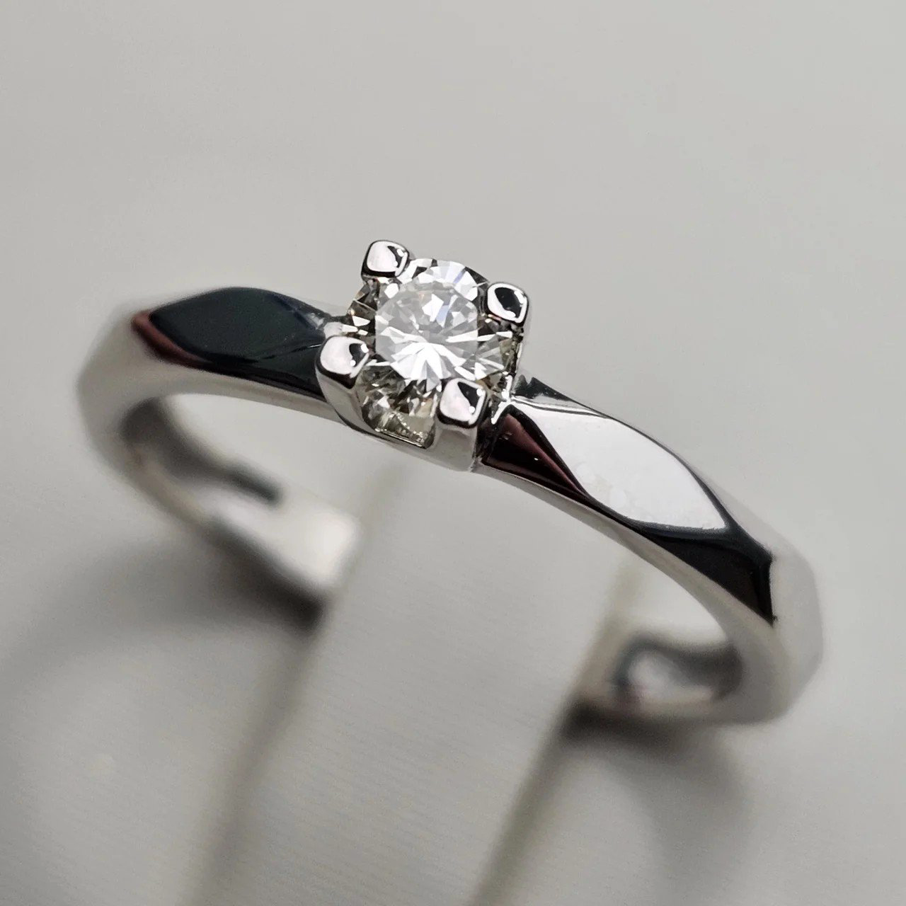 Кольцо Deimantas 112358775 17р 2,45гр 0,2ct. купить,NaN