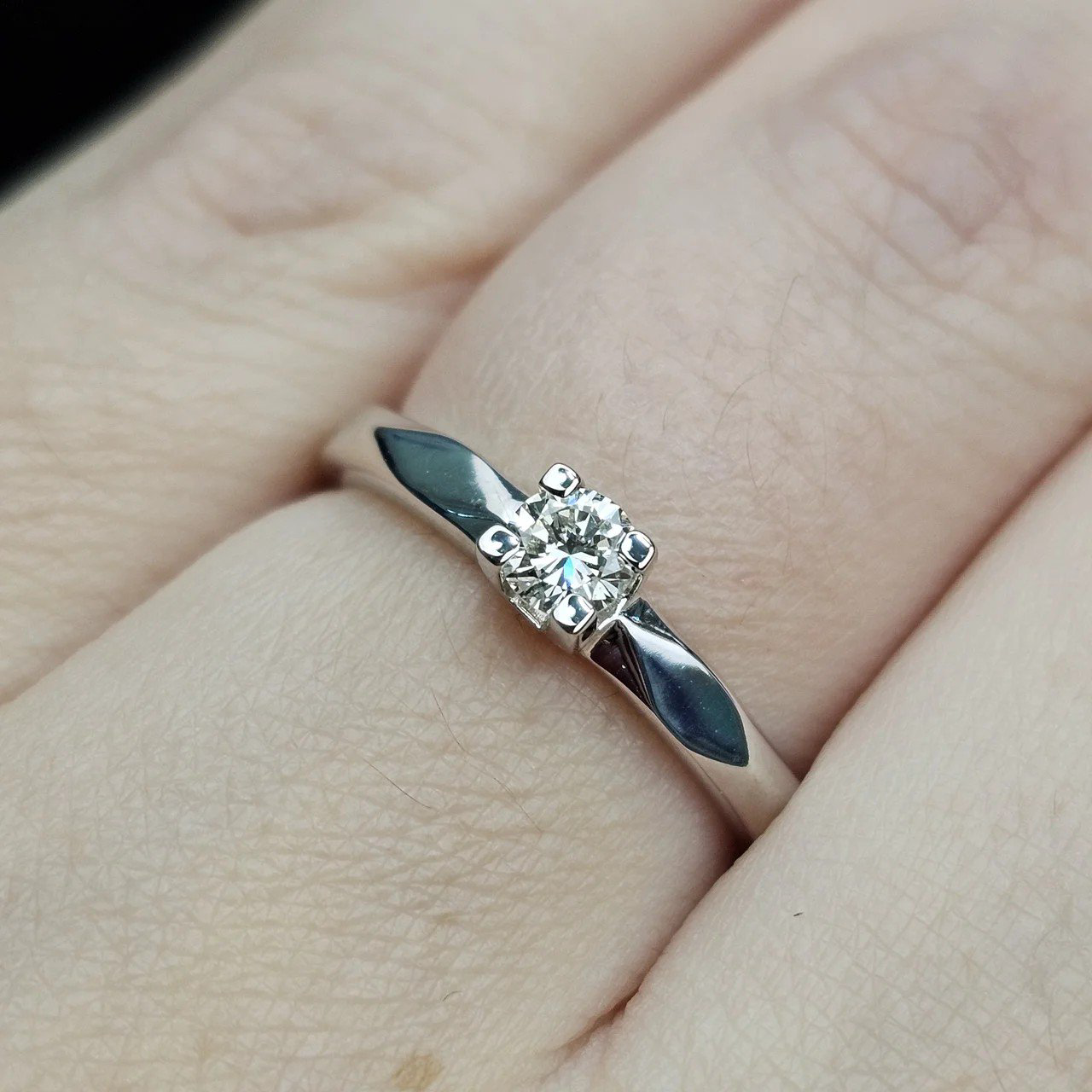 Кольцо Deimantas 112358775 17р 2,45гр 0,2ct. купить,NaN