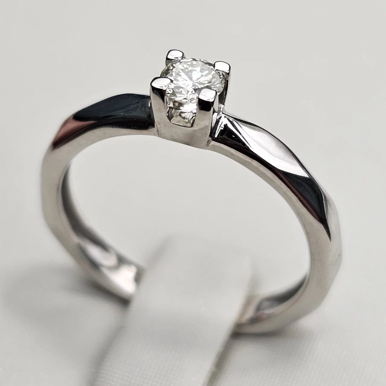 Кольцо Deimantas 112358775 17р 2,45гр 0,2ct. купить,NaN