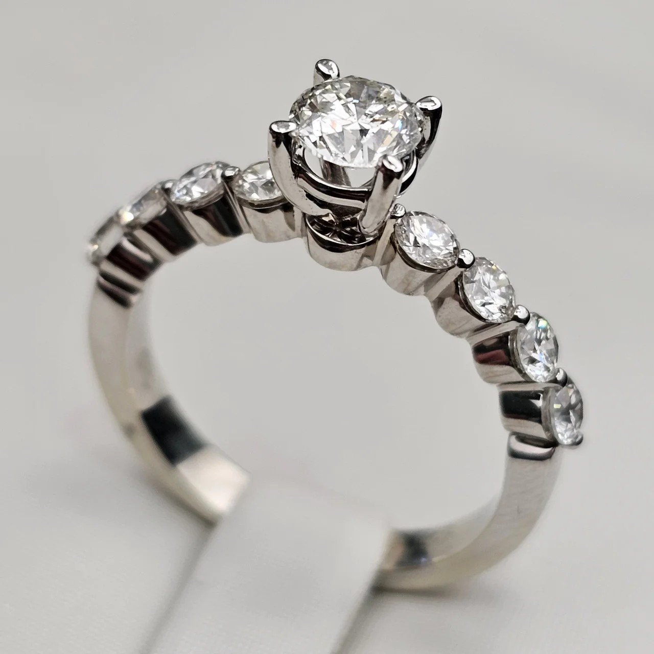 Кольцо Deimantas 112062370 17,5р 3,47гр 1,18ct. купить,NaN