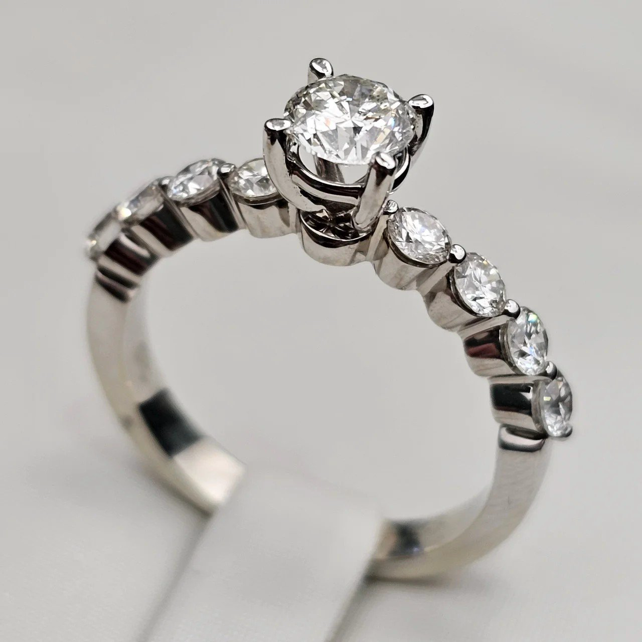 Кольцо Deimantas 112062370 17,5р 3,47гр 1,18ct. купить,NaN