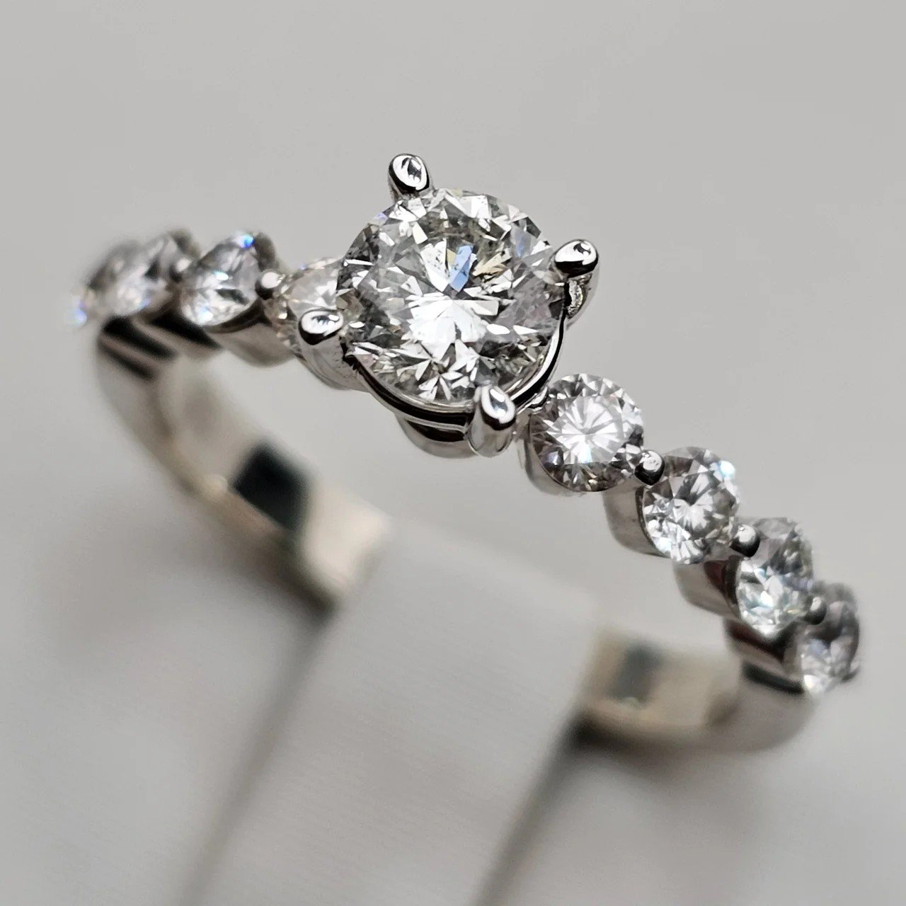 Кольцо Deimantas 112062370 17,5р 3,47гр 1,18ct. купить,NaN