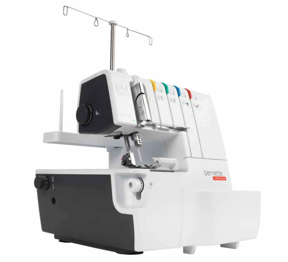 Оверлок Bernette b44 белый - ForteMarket Оверлок Bernette b44 белый купить,0