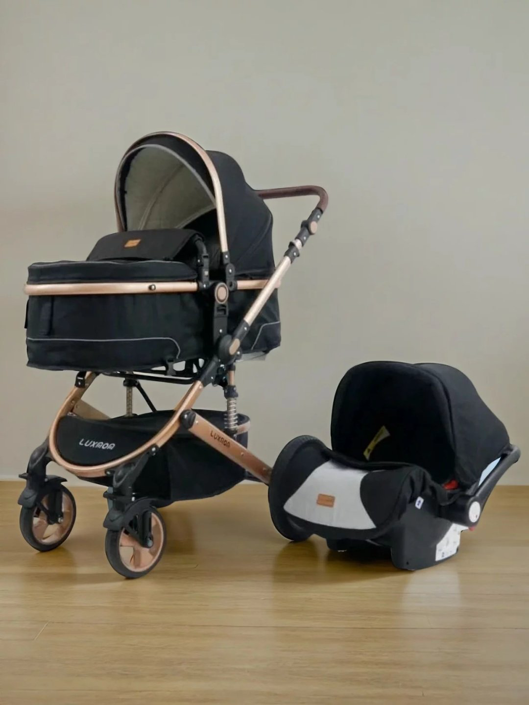 Коляска универсальная 2 в 1 LUXMOM 530-S+C, черный, черный, золотой