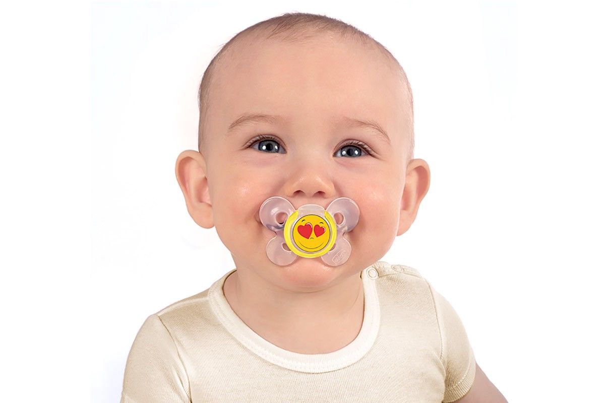 Пустышка Chicco Comfort Smile 00074911310000 0-6м белая купить,NaN