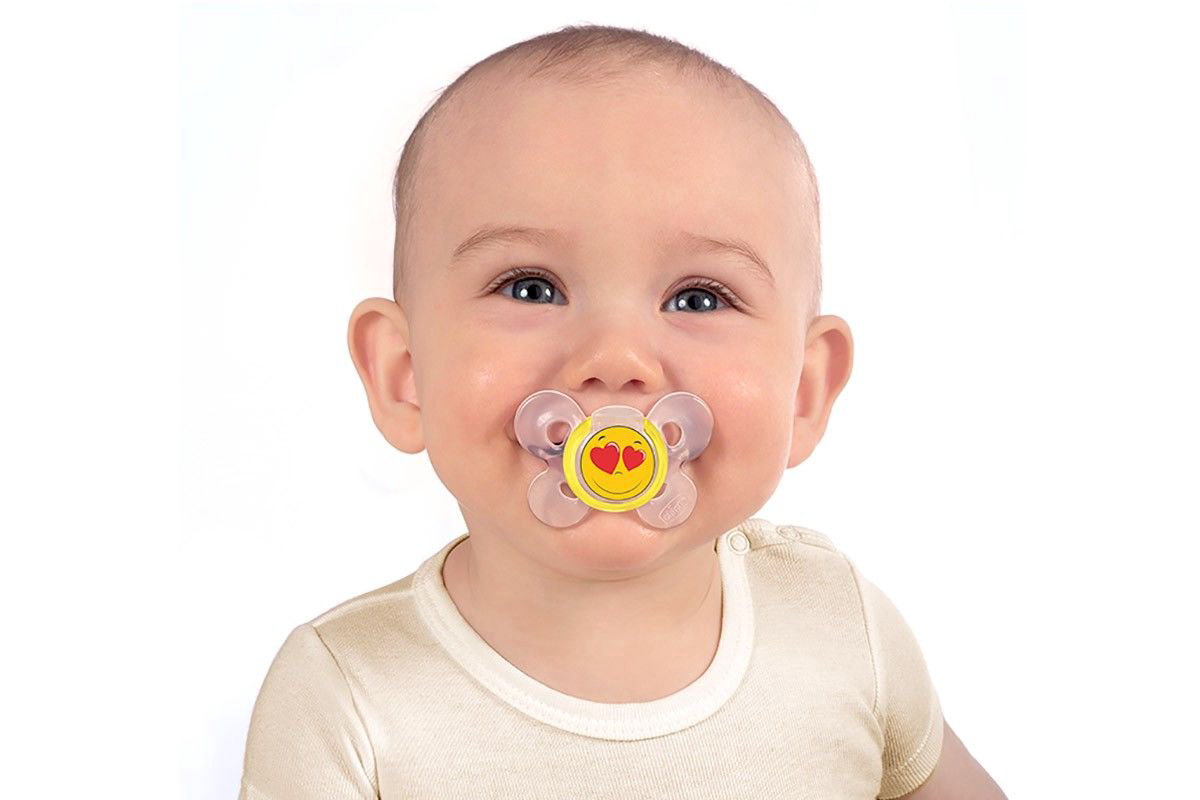 Пустышка Chicco Comfort Smile 00074911310000 0-6м белая купить,NaN
