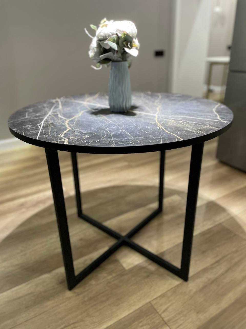 Обеденный стол Seol, 90х90x75 см, ЛДСП, пластик, черный купить,NaN