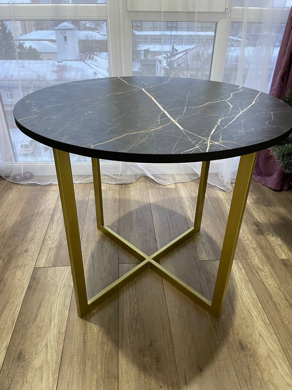 Обеденный стол Seol, 90х90x75 см, ЛДСП, пластик, черный, золотой купить,NaN