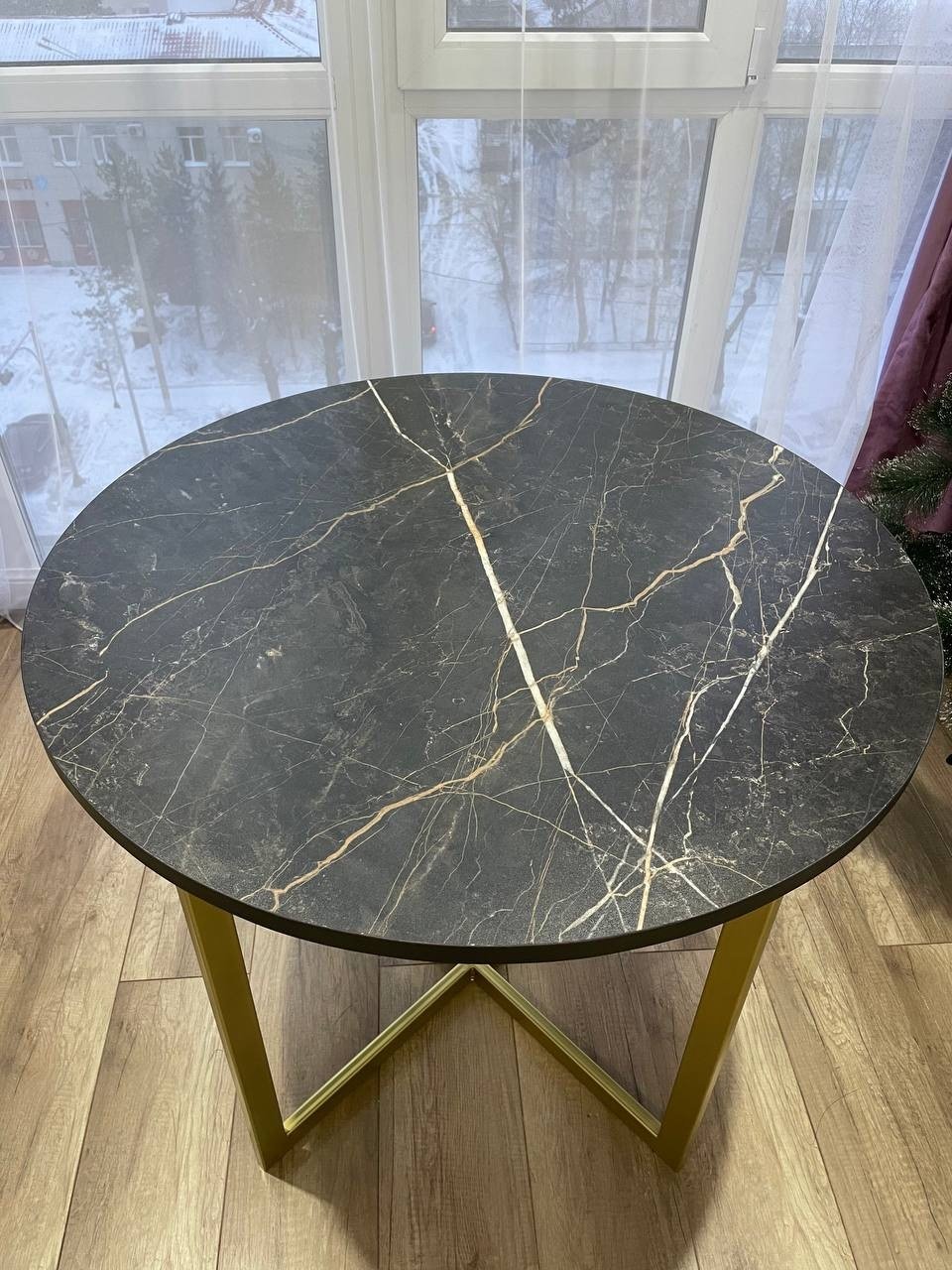 Обеденный стол Seol, 90х90x75 см, ЛДСП, пластик, черный, золотой купить,NaN