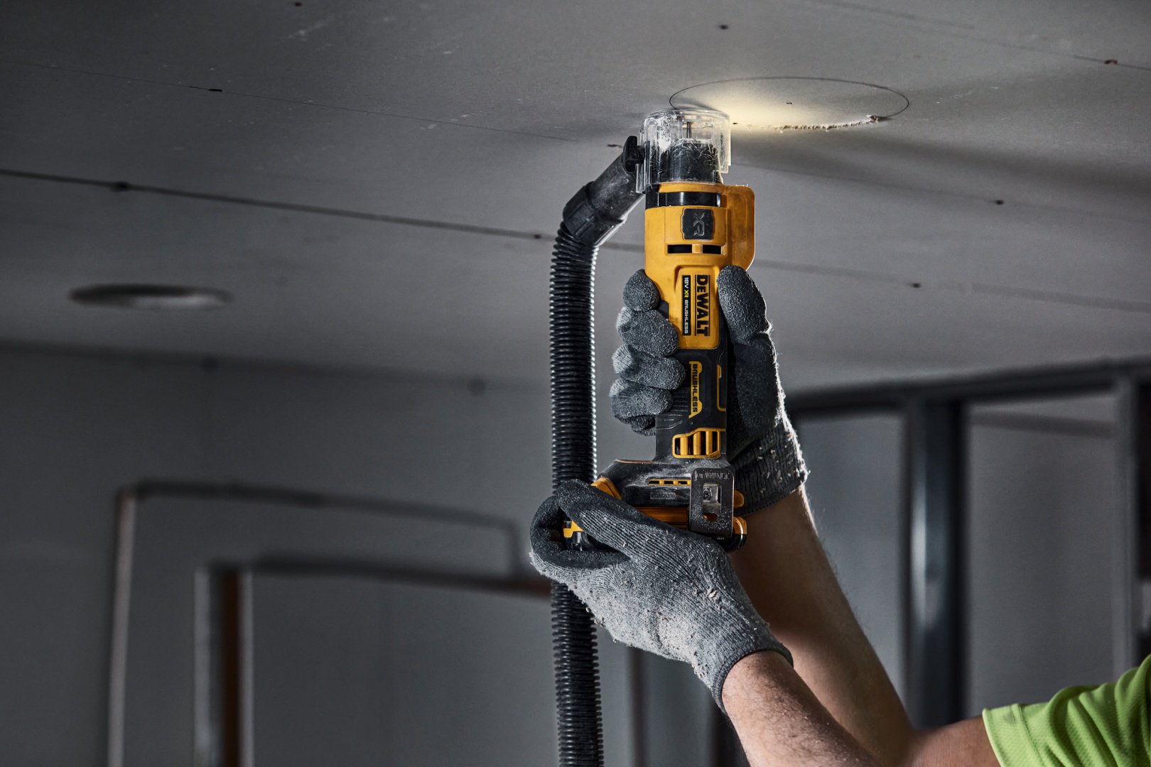 Фрезер ротационный DeWALT DCE555N купить,0