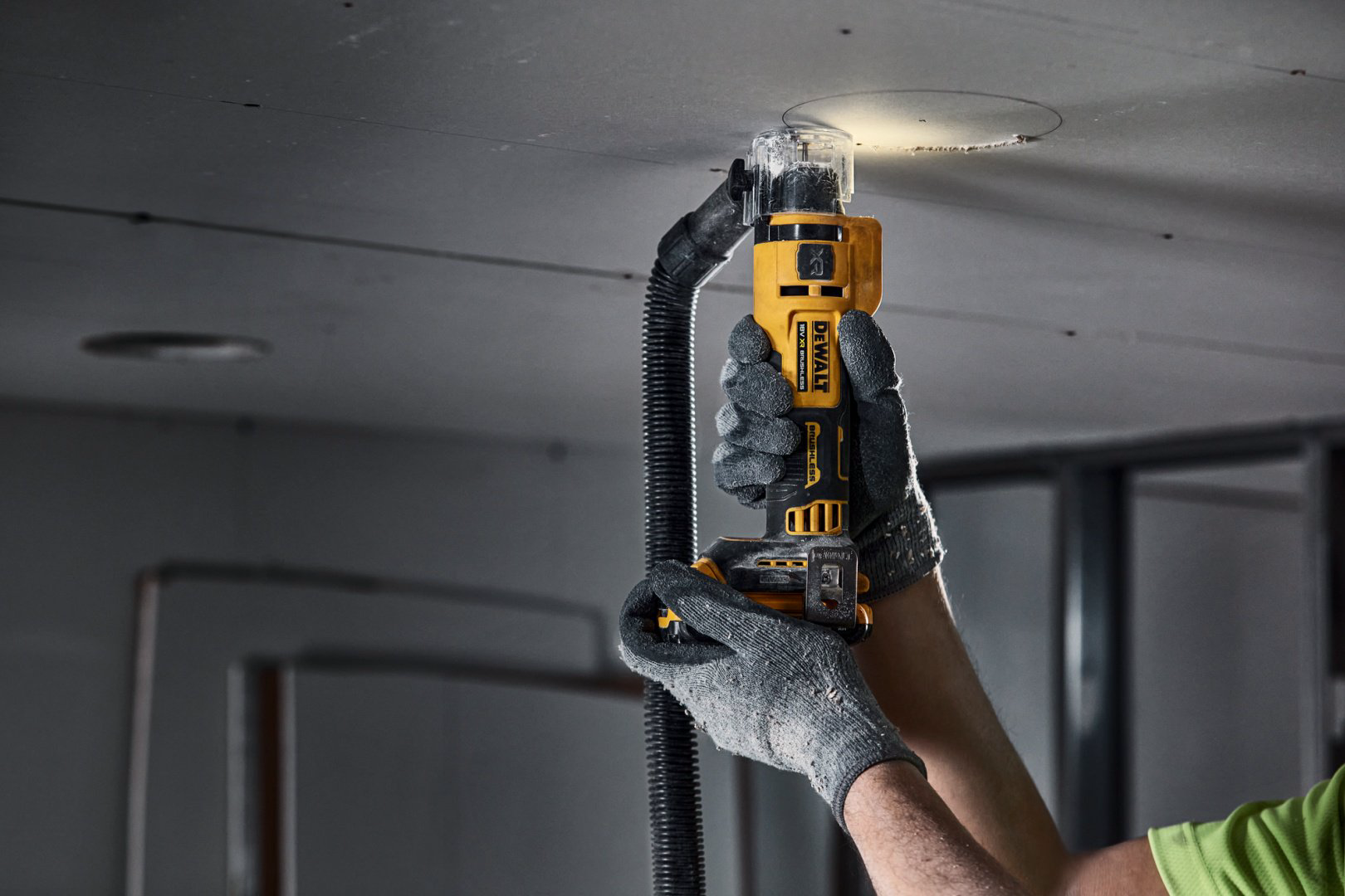 Фрезер ротационный DeWALT DCE555N купить,NaN