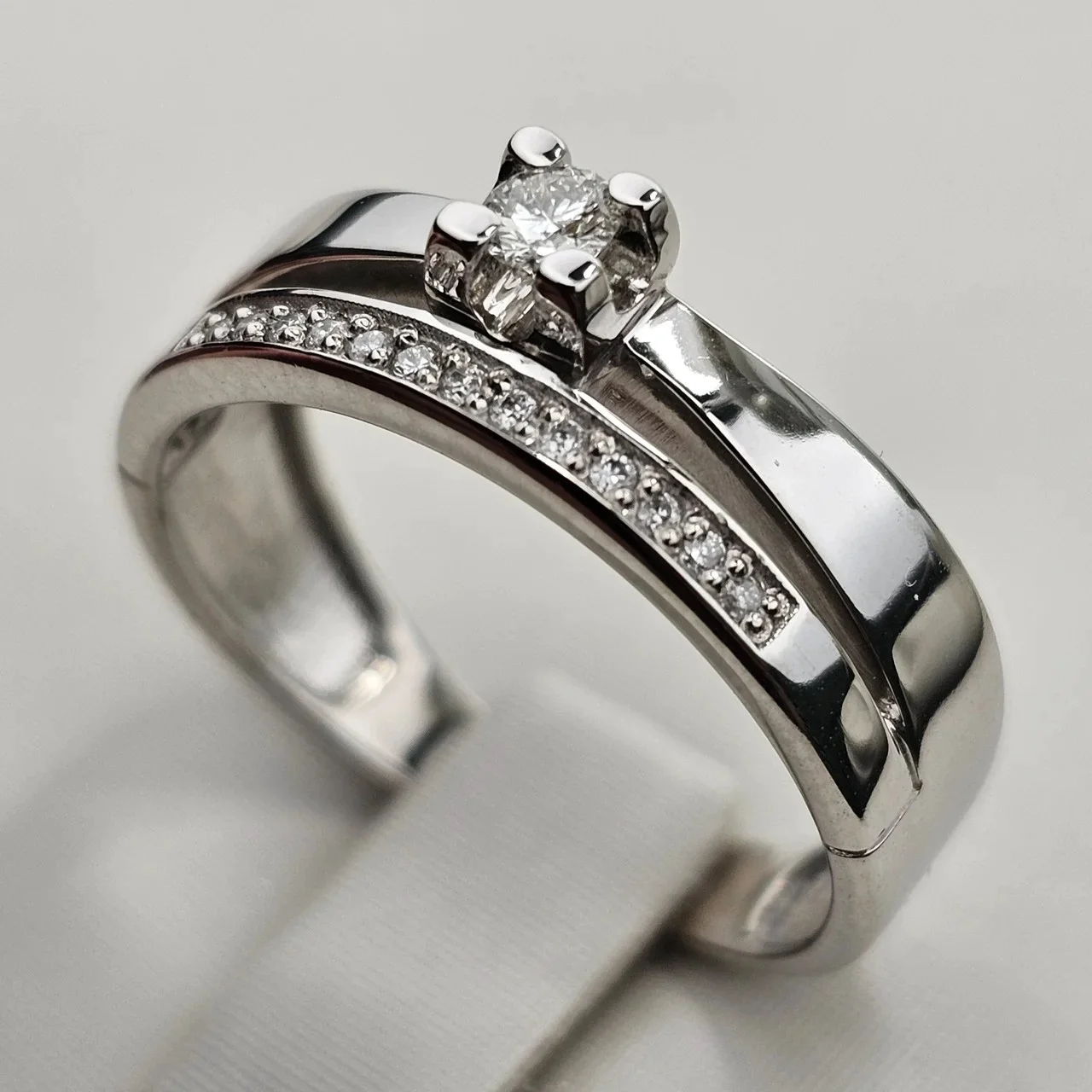 Кольцо Deimantas 112615905 18р 3,83гр 0,149ct. купить,NaN