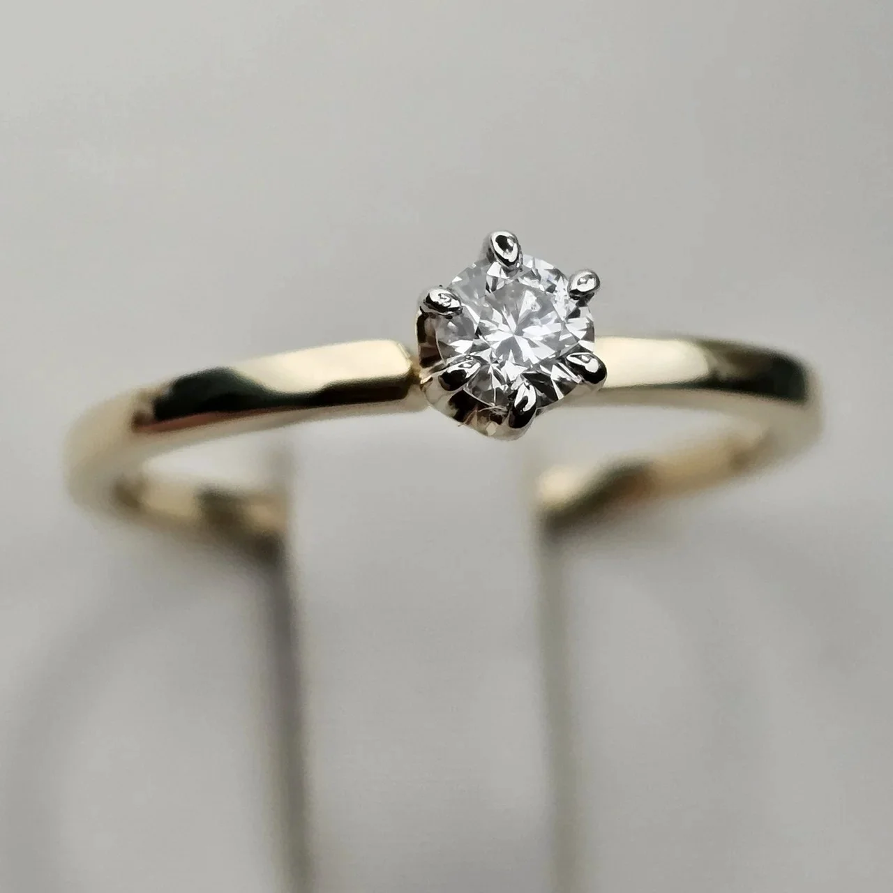 Кольцо Deimantas 112615880 17,5р 1,99гр 0,195ct. купить,NaN