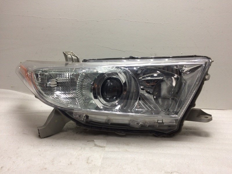 Toyota блок фара 81130-48A30 купить,NaN