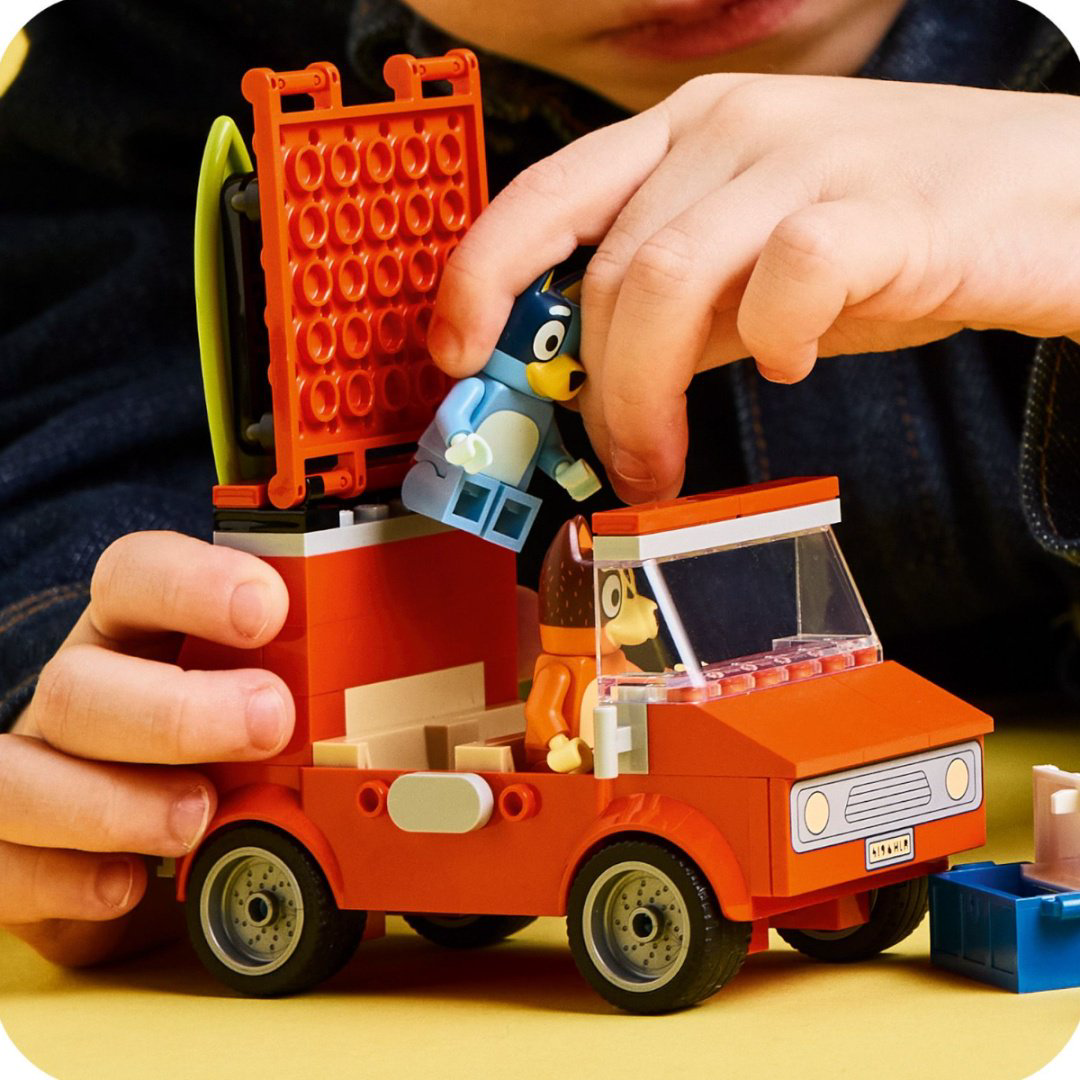 Конструктор LEGO Пляж Блюи и семейная поездка на машине Bluey, деталей 133 шт купить,NaN
