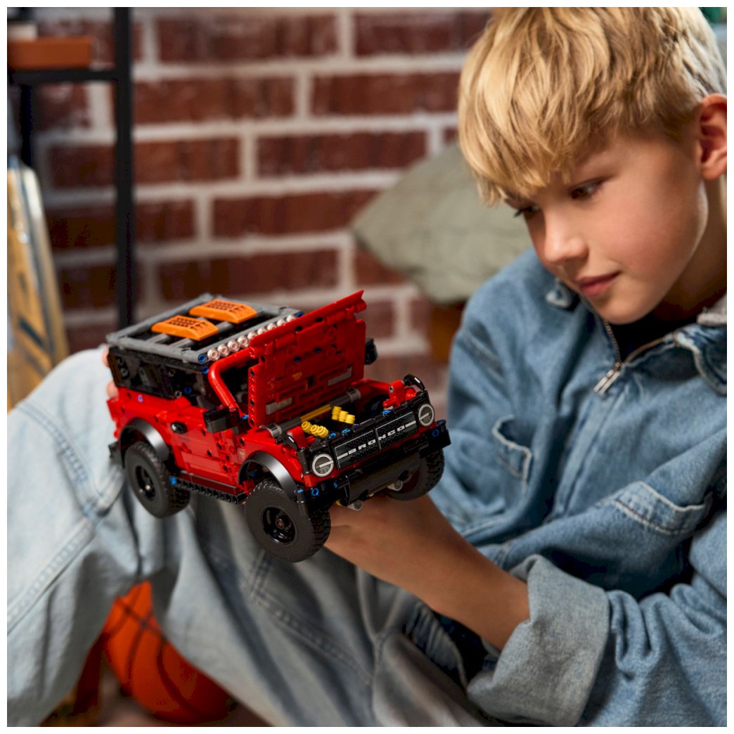 Конструктор LEGO Внедорожник Ford Bronco Technic, деталей 943 шт купить,NaN