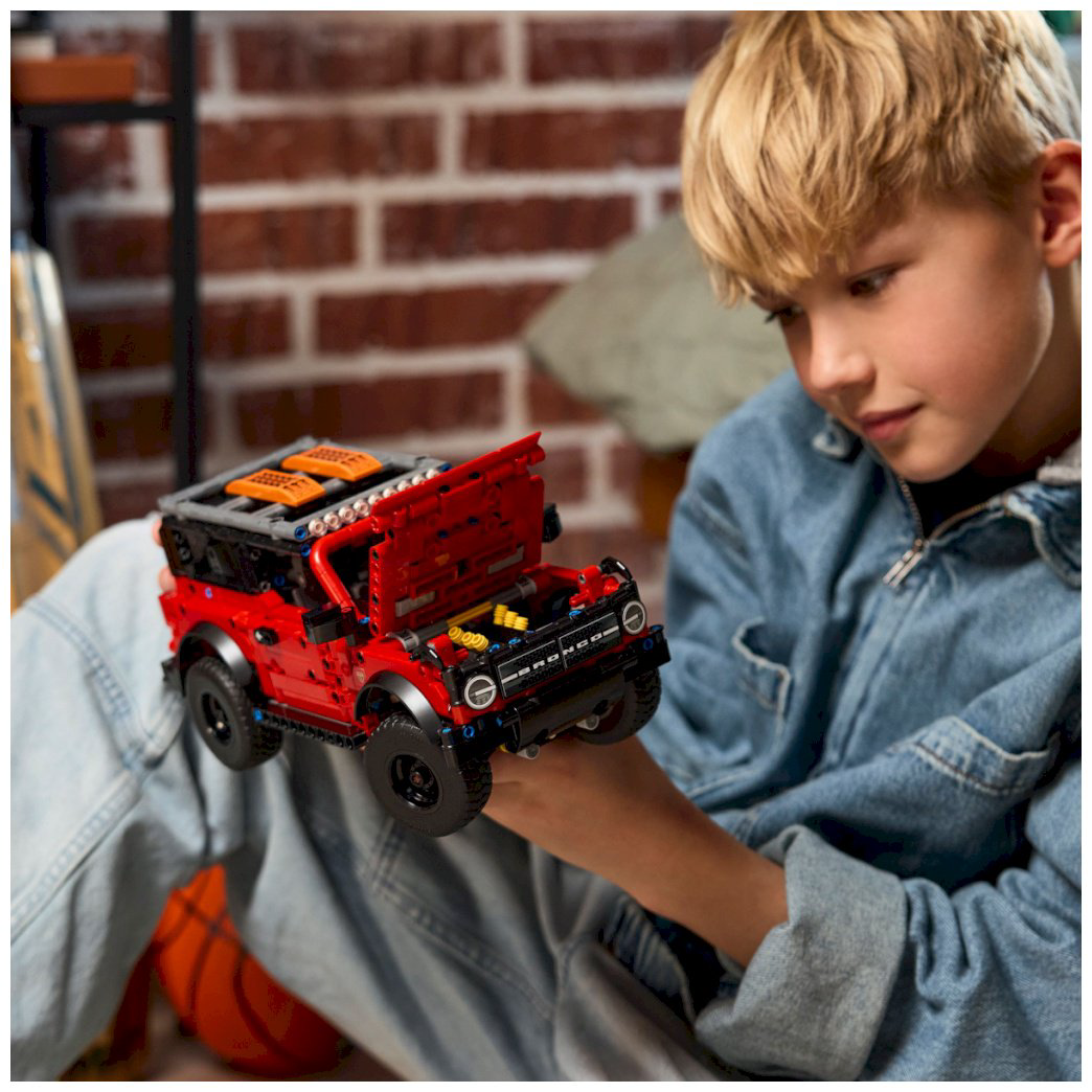 Конструктор LEGO Внедорожник Ford Bronco Technic, деталей 943 шт купить,NaN