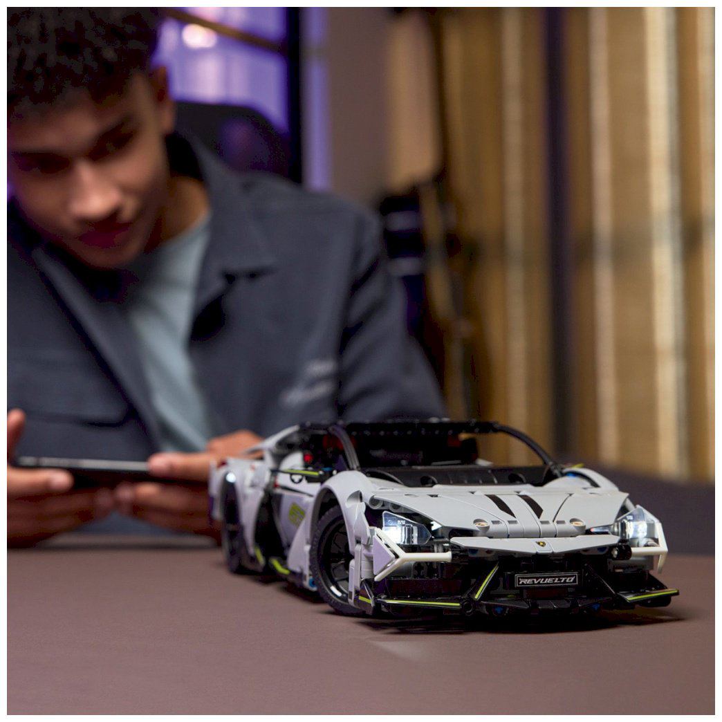 Конструктор LEGO Суперкар Lamborghini Revuelto Technic, деталей 1135 шт купить,NaN