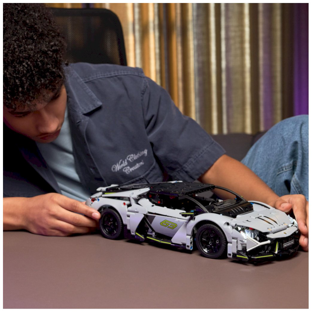 Конструктор LEGO Суперкар Lamborghini Revuelto Technic, деталей 1135 шт купить,NaN