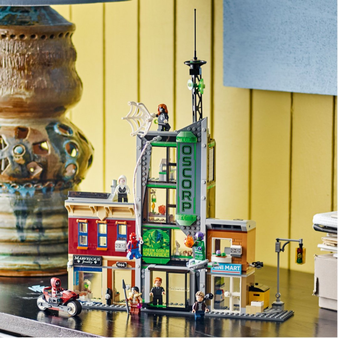 Конструктор LEGO Человек-паук против Озкорп Marvel, деталей 808 шт купить,0