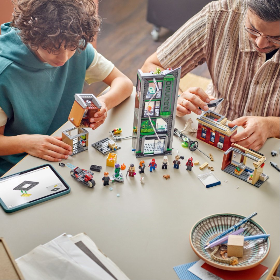 Конструктор LEGO Человек-паук против Озкорп Marvel, деталей 808 шт купить,0