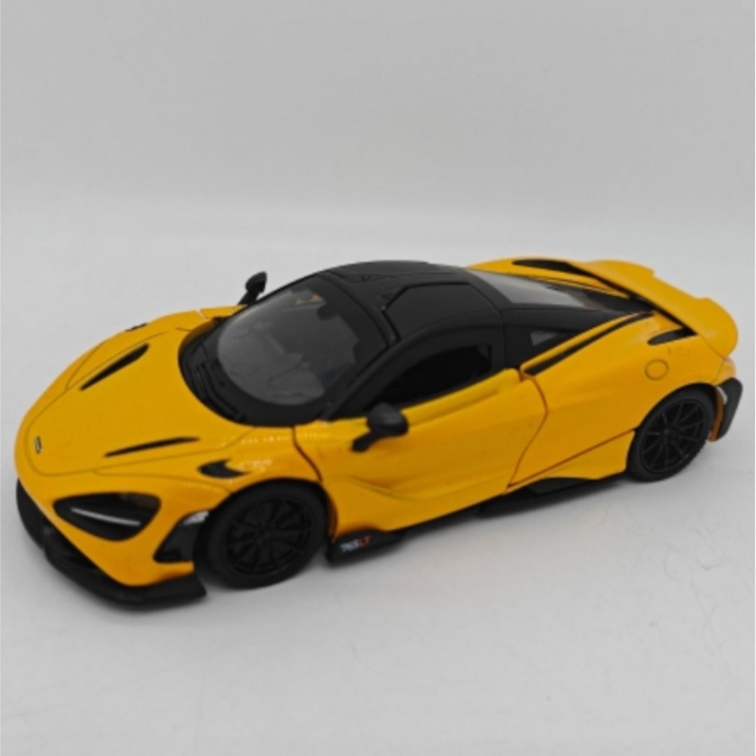 Легковая MSZ Mclaren 765 LT желтый
